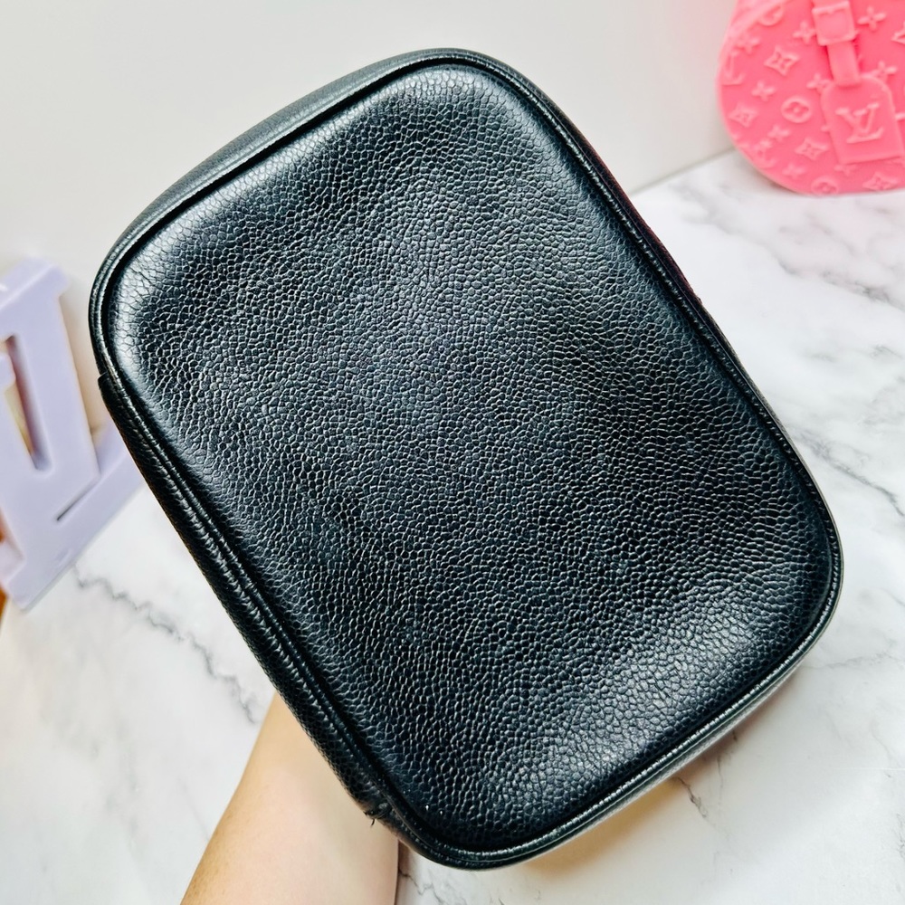 EUC Vintage CHANEL Black Caviar Leather CC Vanity Case Bag - Picture 10 of 16